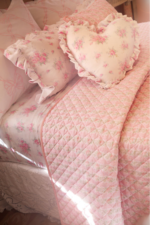 Floral Printed Quilt - STRAWBERRY MACAROON