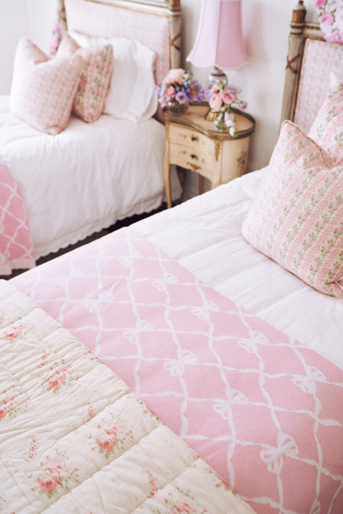 Bow Throw & Blanket