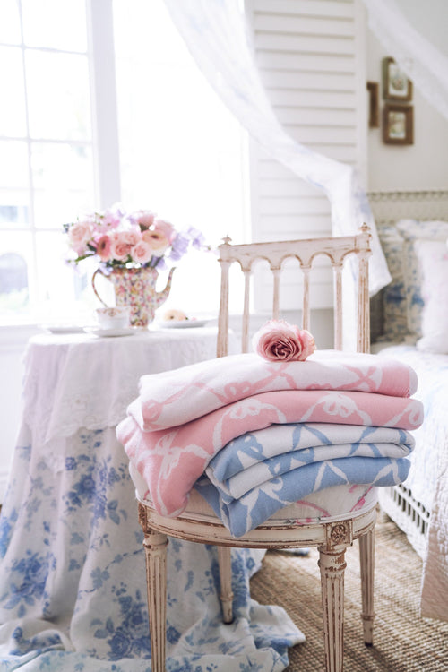 Bow Throw & Blanket