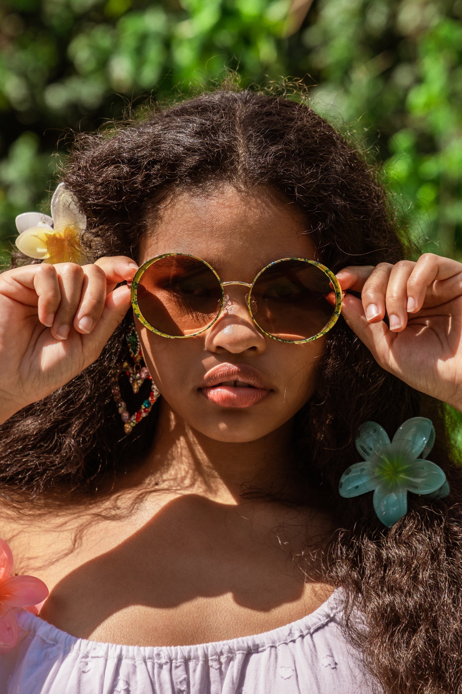 Womens round sunglasses with yellow flower detailing