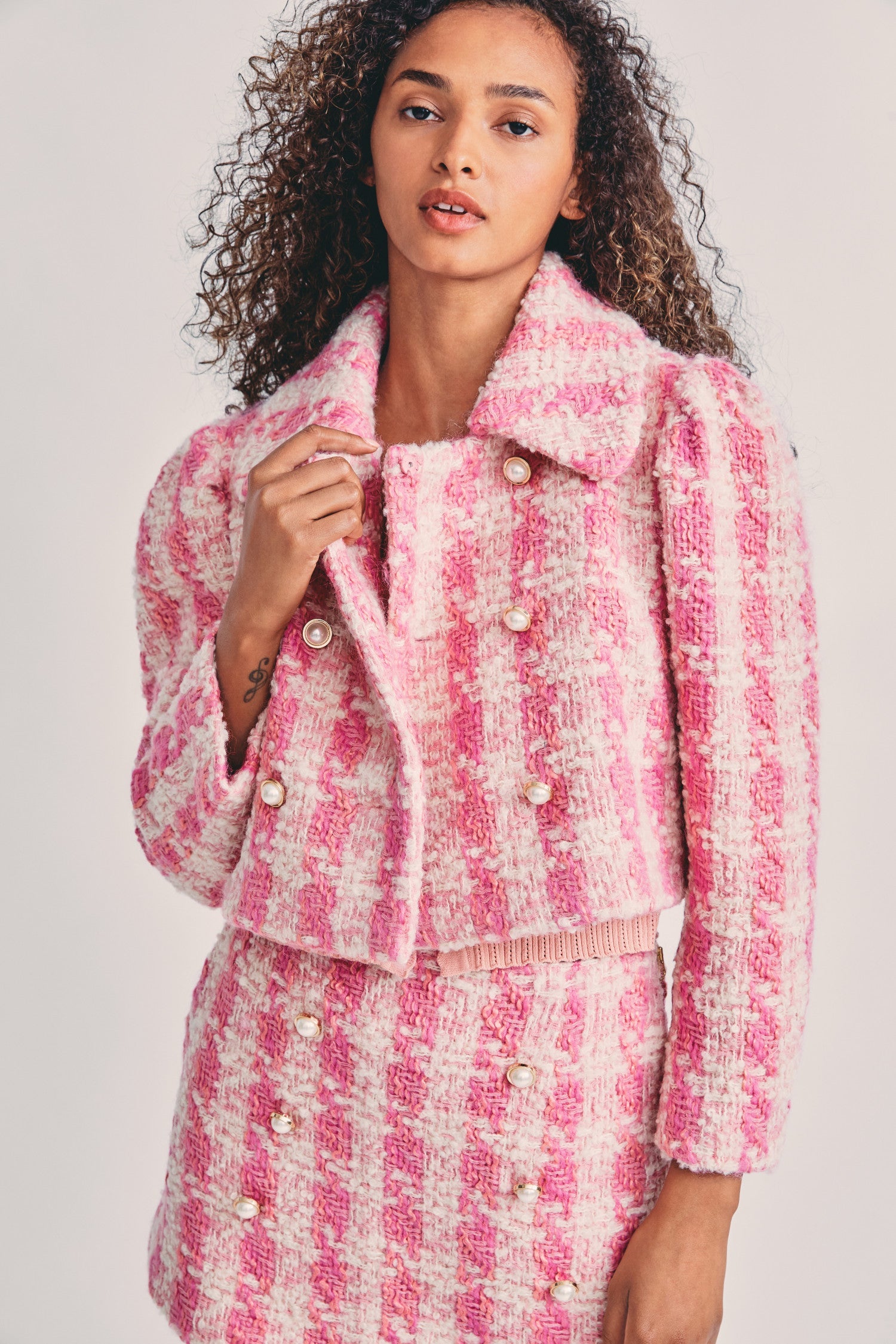 Women's pink houndstooth print cropped wool jacket