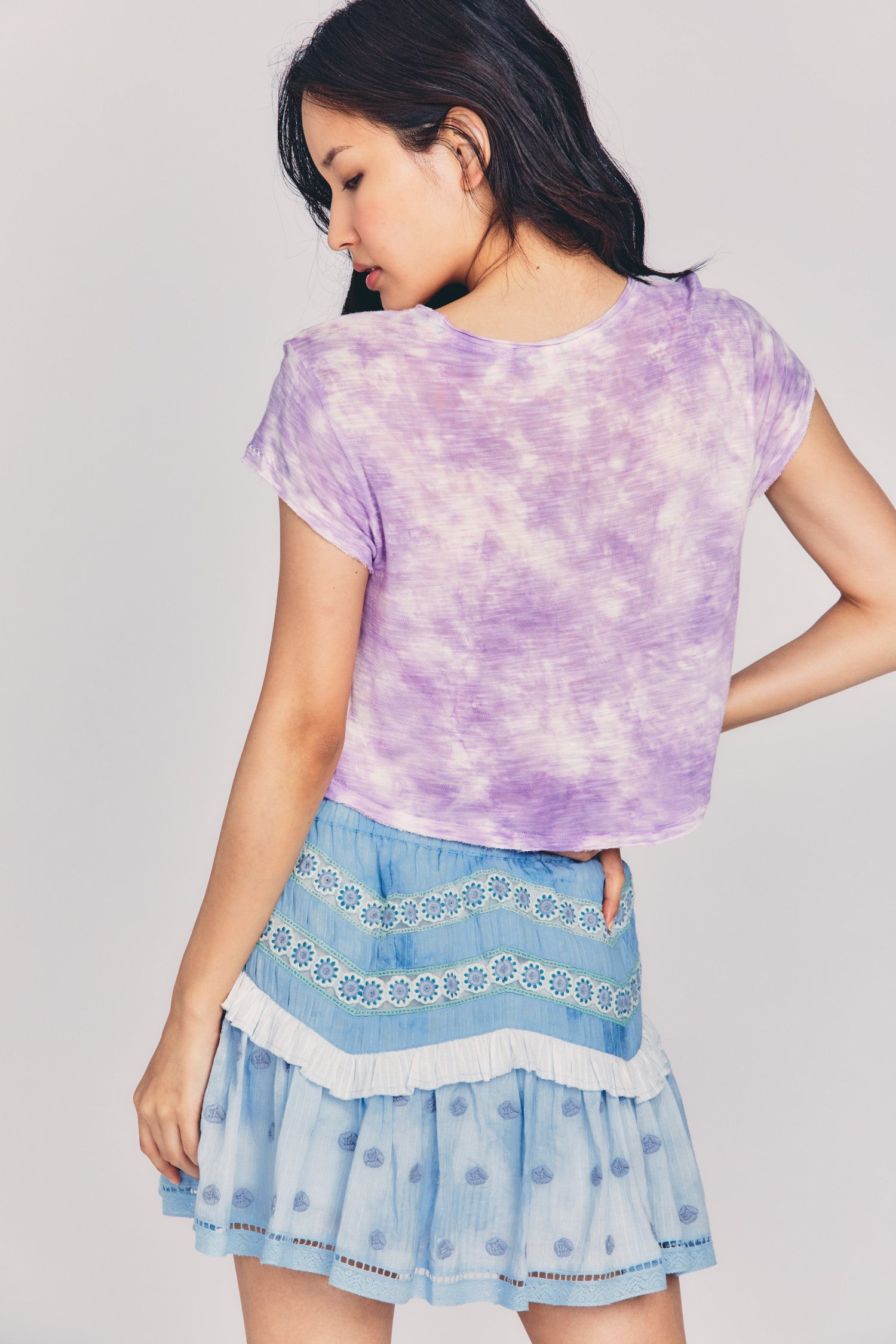 Women's purple tie-dyed cropped tee