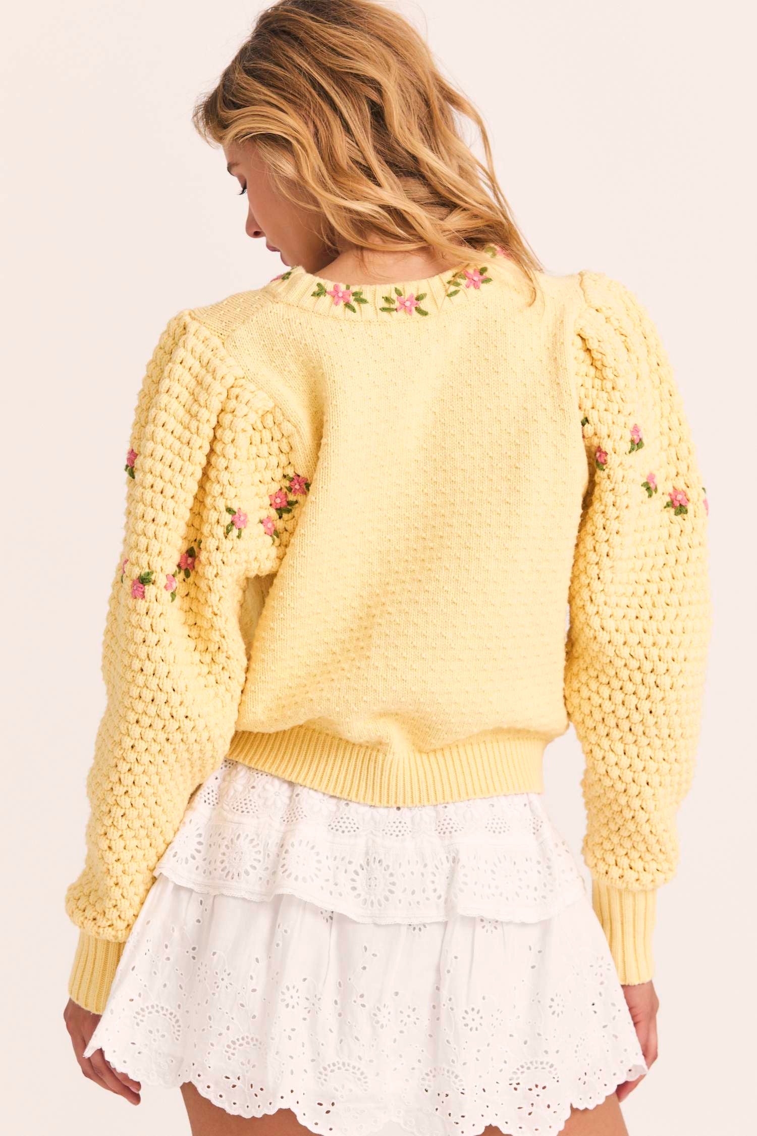 Women's yellow cotton-wool pullover with ribbing at the borders, seed stitched sleeves and a dotted bodice