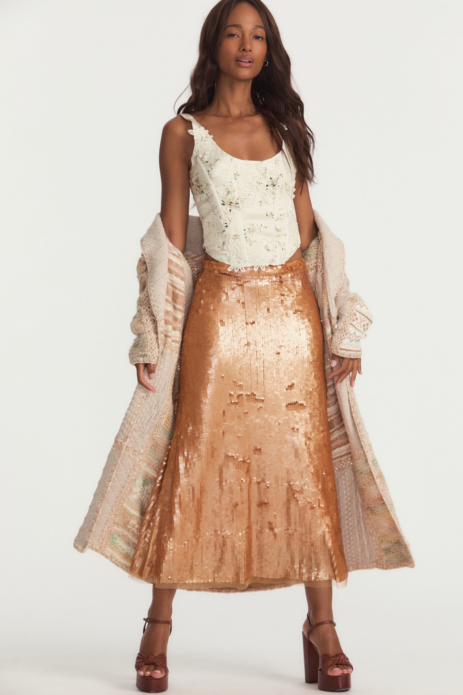 Shimmer golden midi skirt, all-over sequins with a sheer jersey lining that peeks out the bottom, fixed waist, slim fit and invisible zipper at wearer's left.