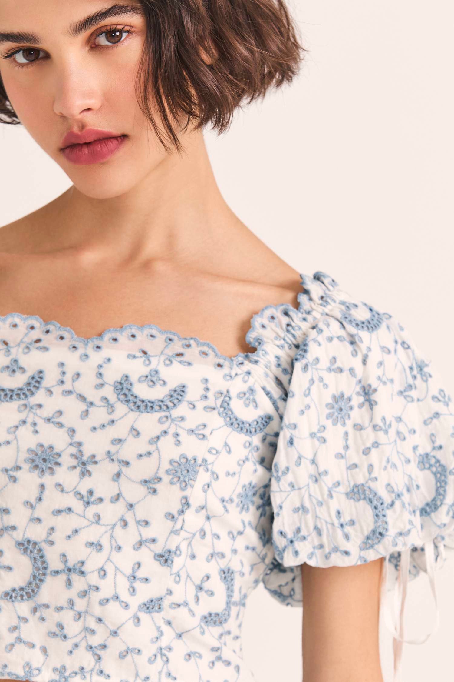 Women's floral embroidered puff sleeve top